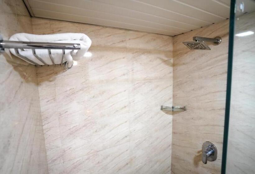 هتل Singh`s By Wb Inn, Vashi, Navi Mumbai