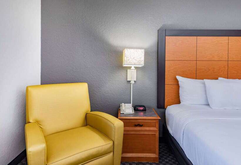 Hotelli La Quinta Inn By Wyndham Laredo I35