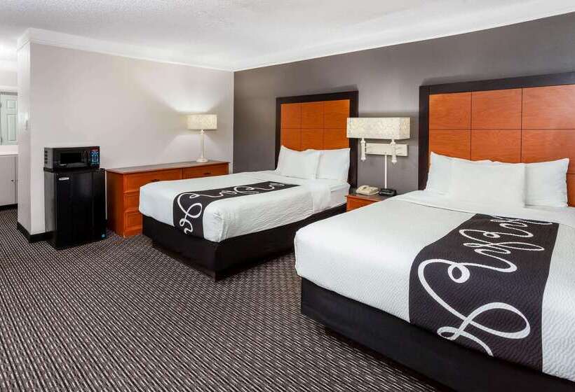 Hotelli La Quinta Inn By Wyndham Laredo I35