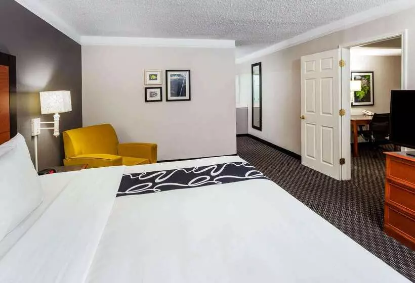 호텔 La Quinta Inn By Wyndham Laredo I35