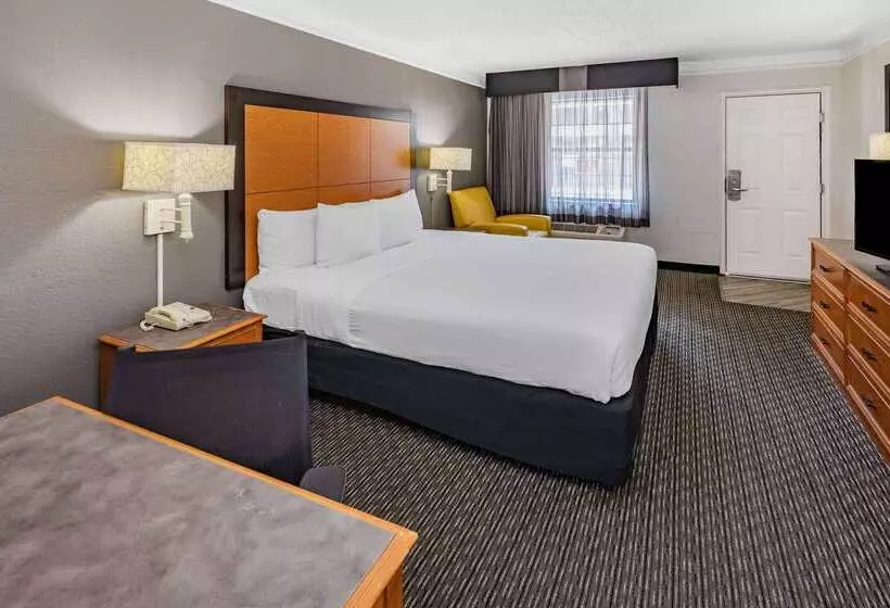 호텔 La Quinta Inn By Wyndham Laredo I35