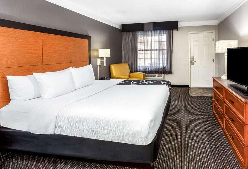 Hotelli La Quinta Inn By Wyndham Laredo I35