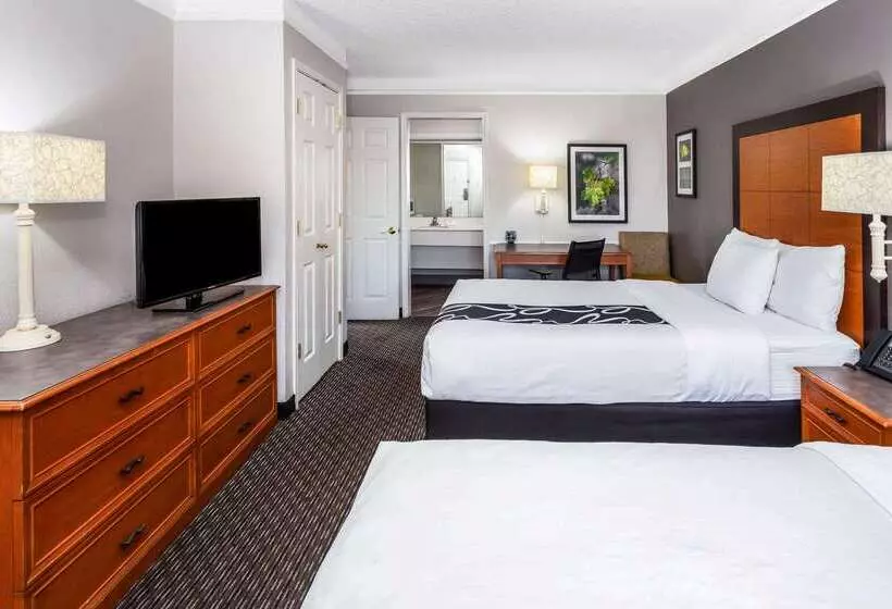 호텔 La Quinta Inn By Wyndham Laredo I35