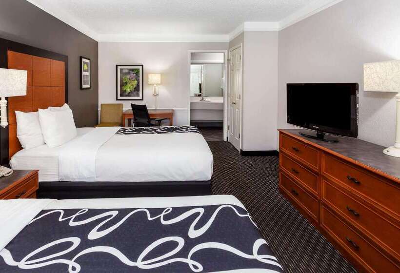 Hotelli La Quinta Inn By Wyndham Laredo I35