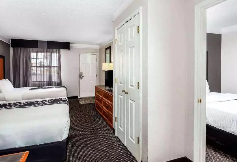 호텔 La Quinta Inn By Wyndham Laredo I35