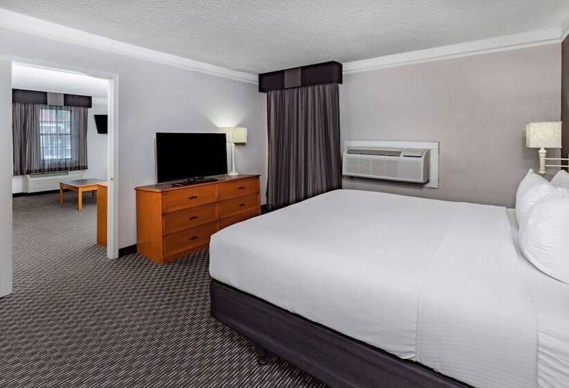 Hotelli La Quinta Inn By Wyndham Laredo I35