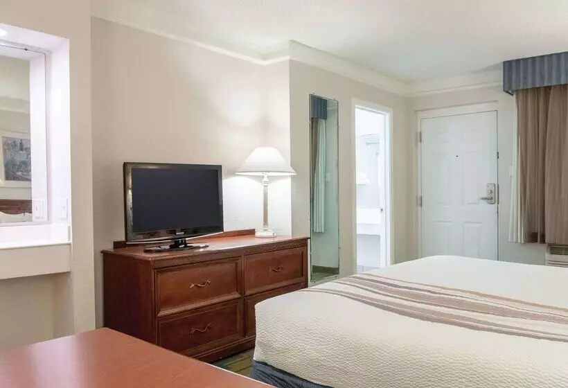 호텔 La Quinta Inn By Wyndham New Orleans Veterans / Metairie