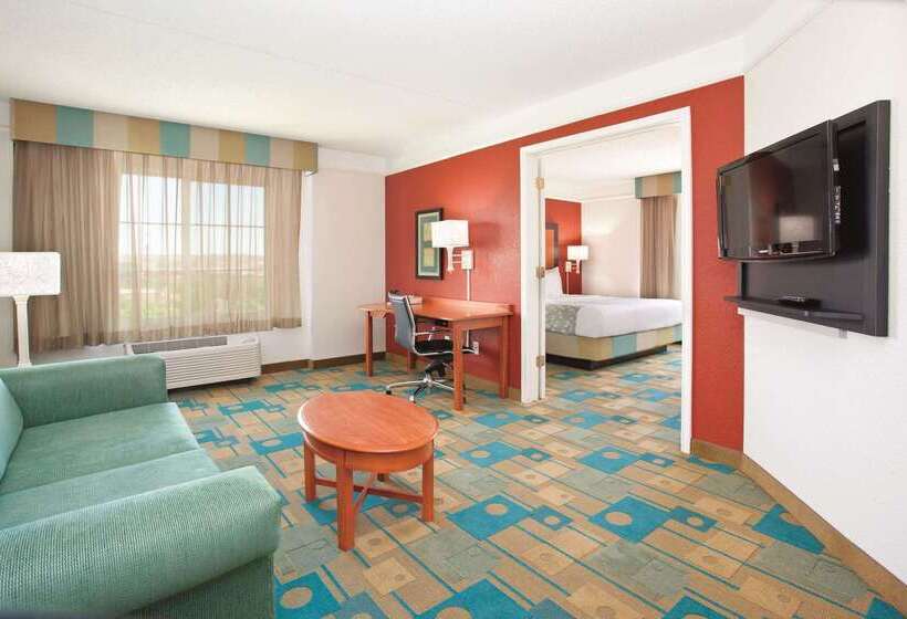 هتل La Quinta By Wyndham Colorado Springs South Airport