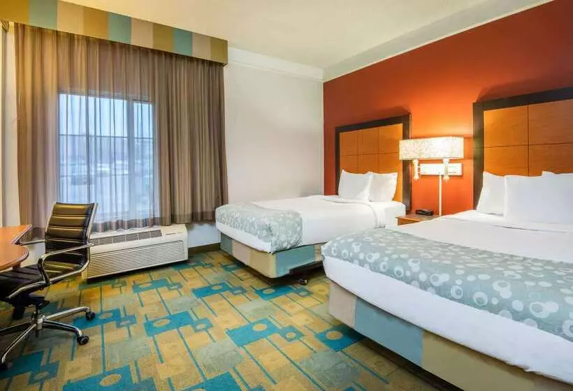 Отель La Quinta By Wyndham Colorado Springs South Airport