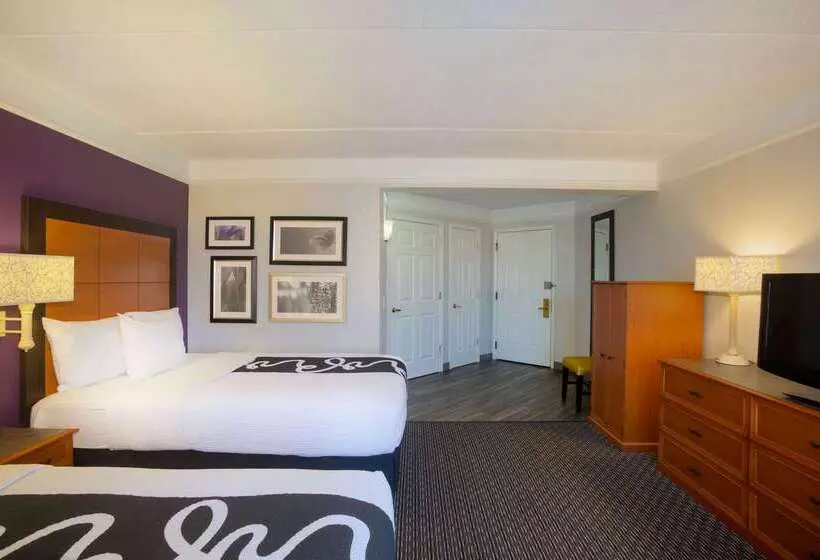 هتل La Quinta By Wyndham St. Louis Westport