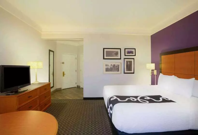 هتل La Quinta By Wyndham St. Louis Westport