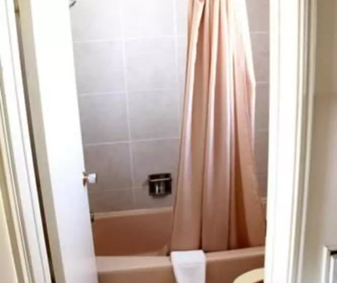 Hotelli Lakeshor Motor Inn