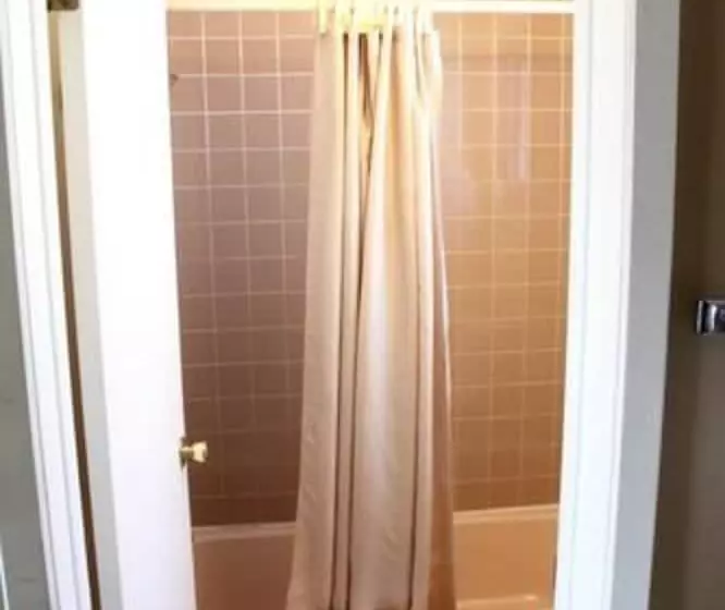 Hotelli Lakeshor Motor Inn