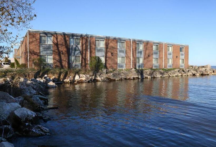 فندق Lighthouse Inn Two Rivers