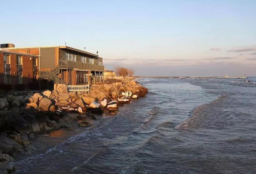 Отель Lighthouse Inn Two Rivers