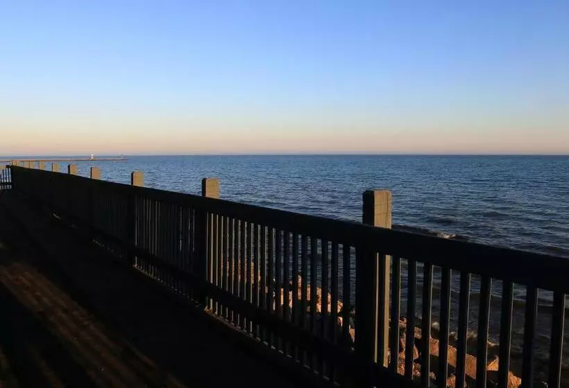 Отель Lighthouse Inn Two Rivers