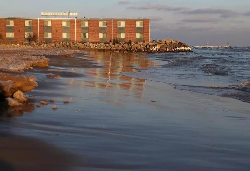 Отель Lighthouse Inn Two Rivers