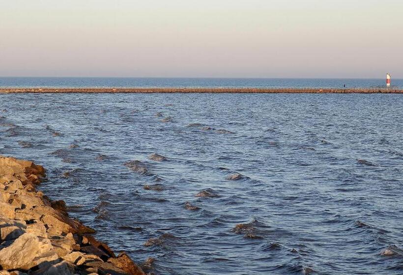 فندق Lighthouse Inn Two Rivers