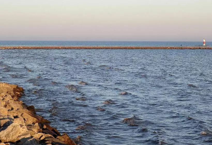 Отель Lighthouse Inn Two Rivers