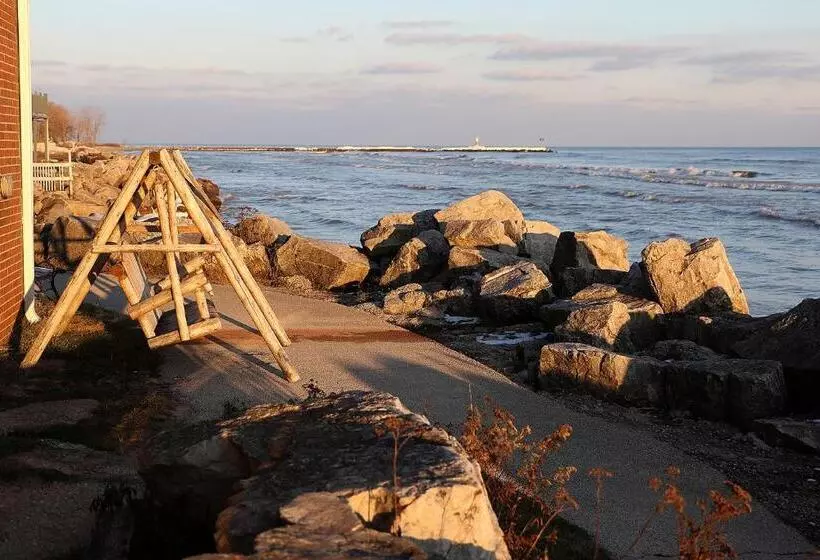 Отель Lighthouse Inn Two Rivers