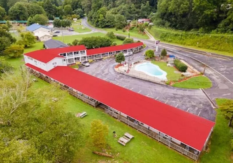 Szálloda Lloyds On The River Country Inn