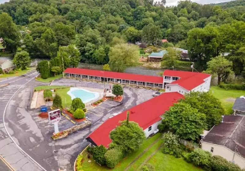 Szálloda Lloyds On The River Country Inn