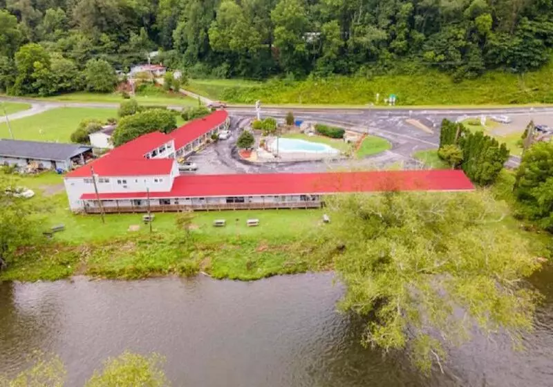 Szálloda Lloyds On The River Country Inn