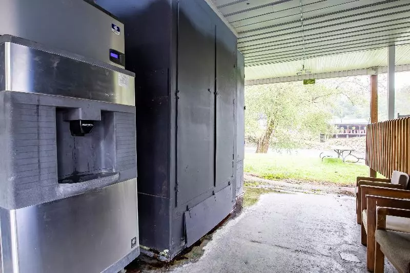 Szálloda Lloyds On The River Country Inn