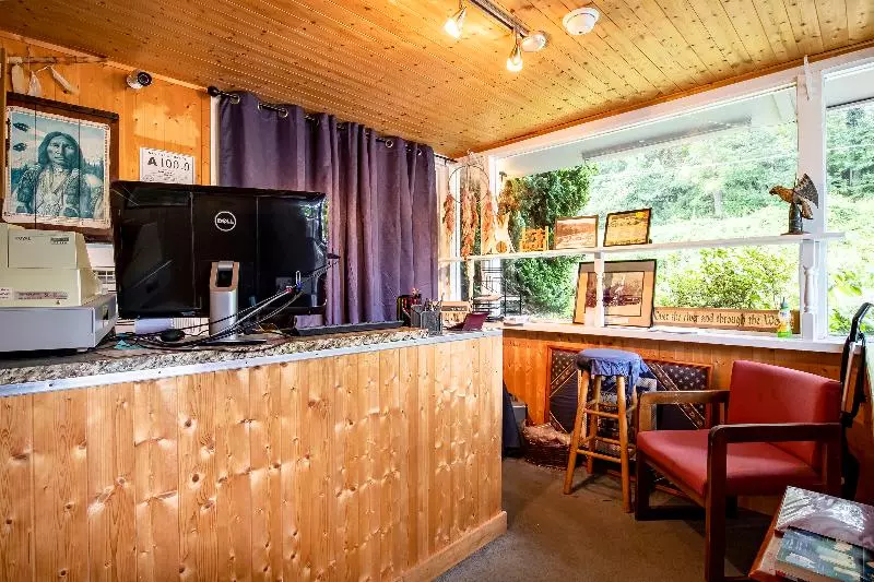 Szálloda Lloyds On The River Country Inn