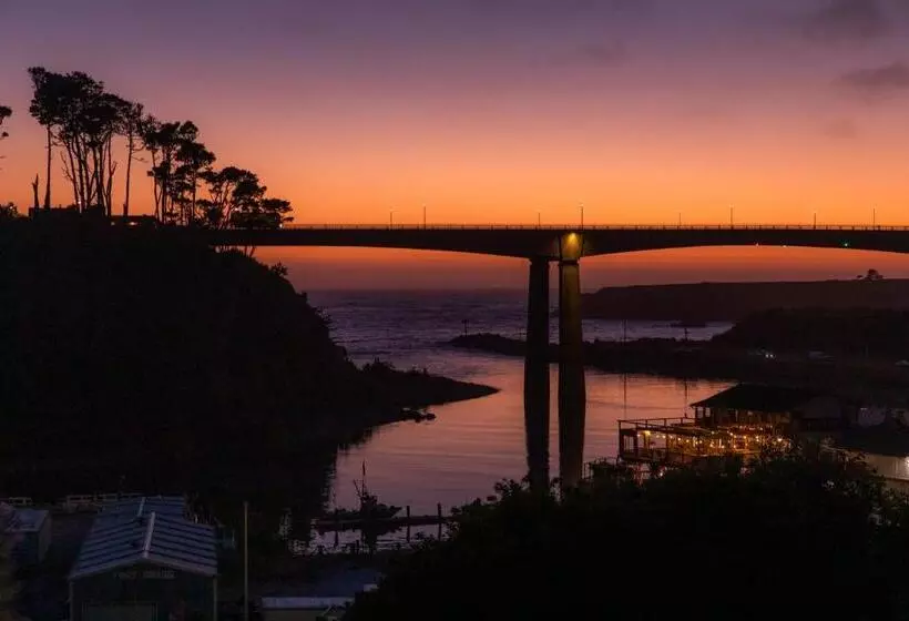 Hotelli Lodge at Noyo River