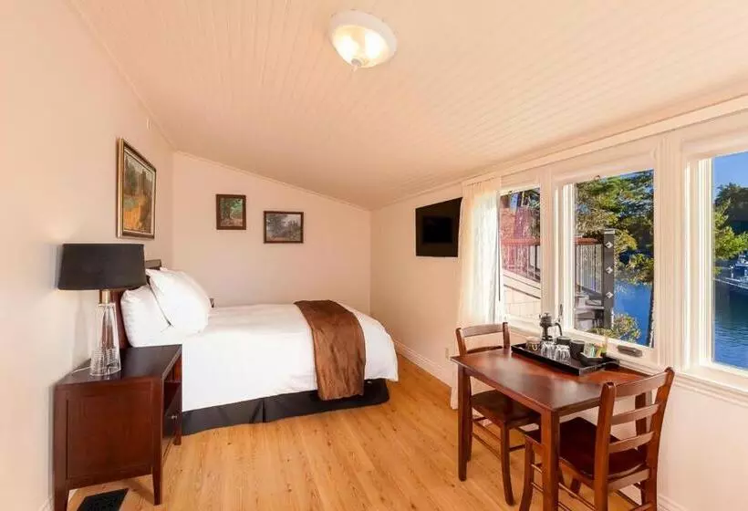 Hotelli Lodge at Noyo River