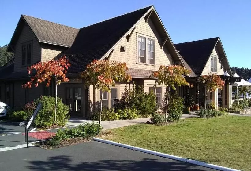 Hotelli Lodge at Noyo River