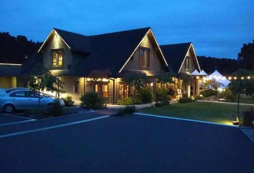 Hotelli Lodge at Noyo River