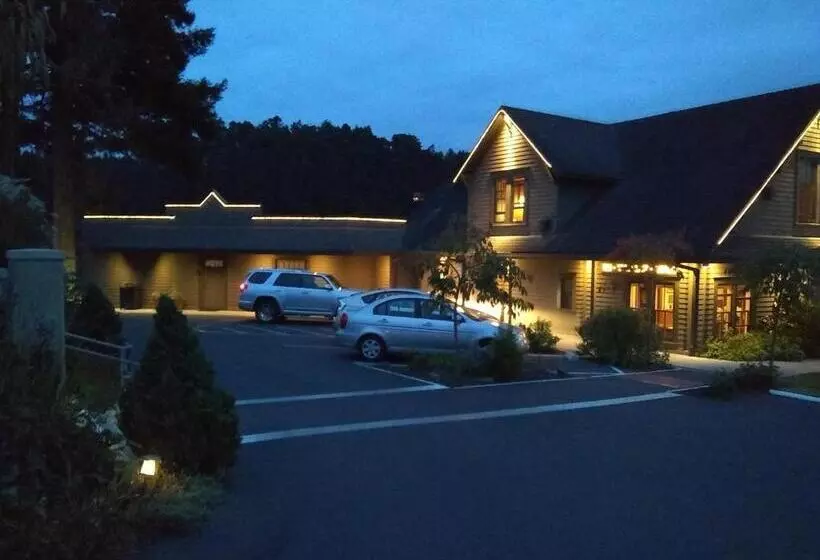 Hotelli Lodge at Noyo River