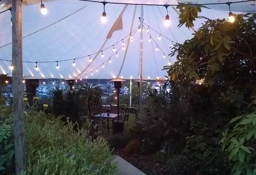 Hotelli Lodge at Noyo River