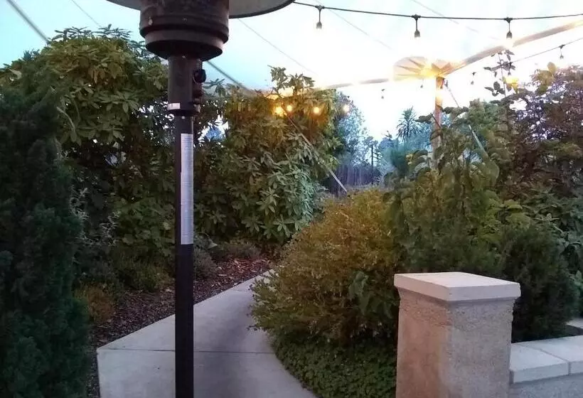 Hotelli Lodge at Noyo River