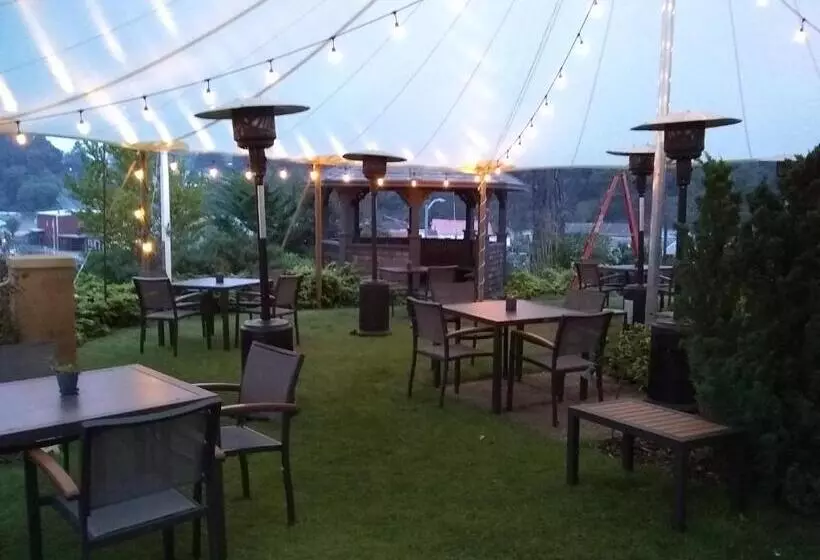 Hotelli Lodge at Noyo River