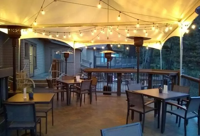 Hotelli Lodge at Noyo River