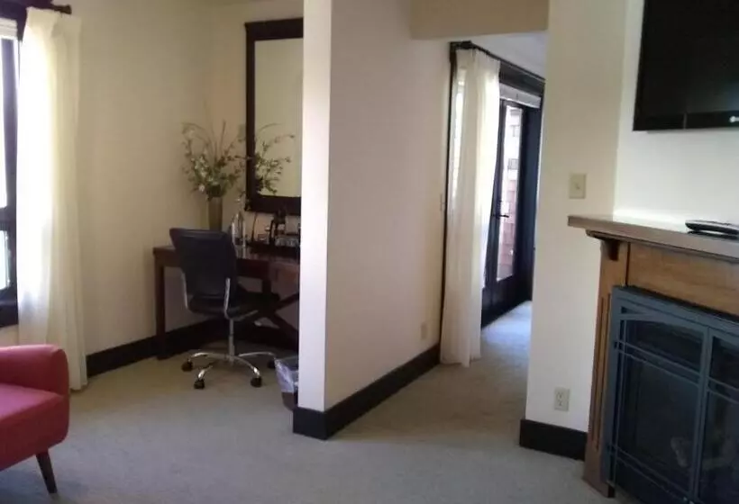 Hotelli Lodge at Noyo River