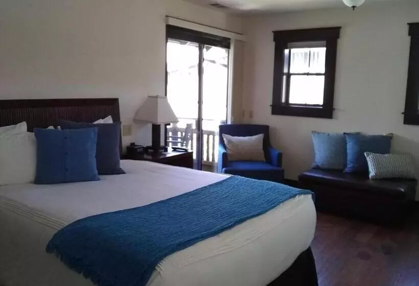 Hotelli Lodge at Noyo River