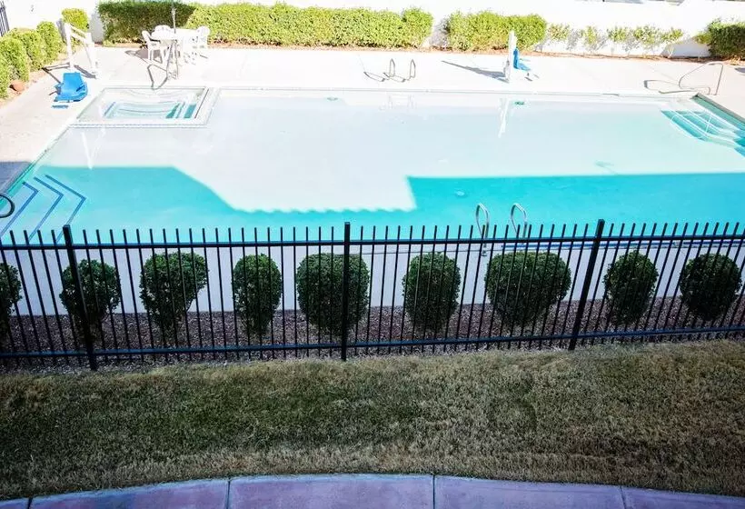 فندق Los Viajeros Inn