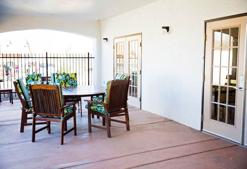 فندق Los Viajeros Inn