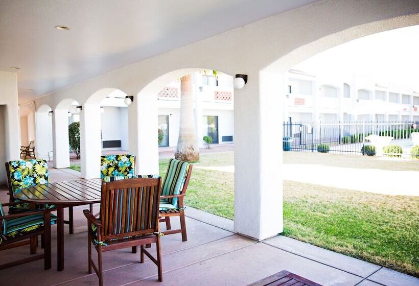 فندق Los Viajeros Inn