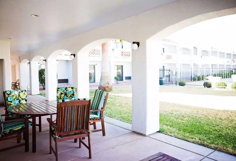 فندق Los Viajeros Inn