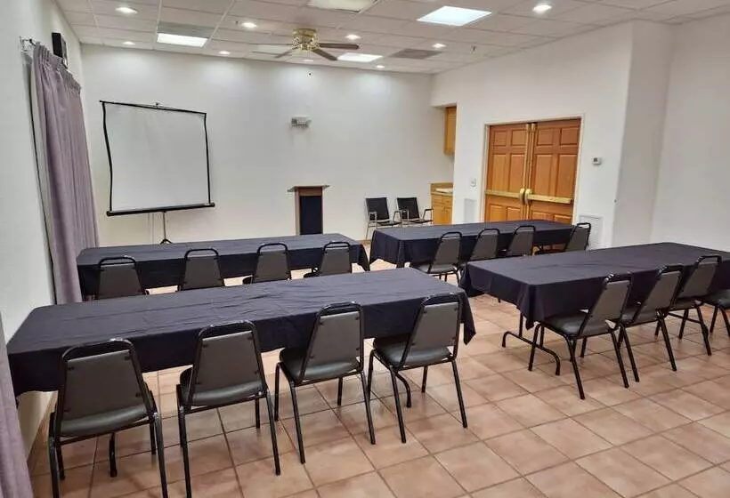 فندق Los Viajeros Inn