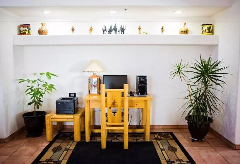 فندق Los Viajeros Inn