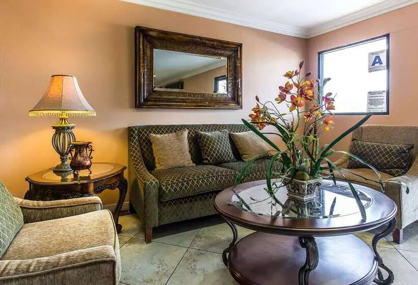 酒店 Quality Inn Lake Elsinore I 15