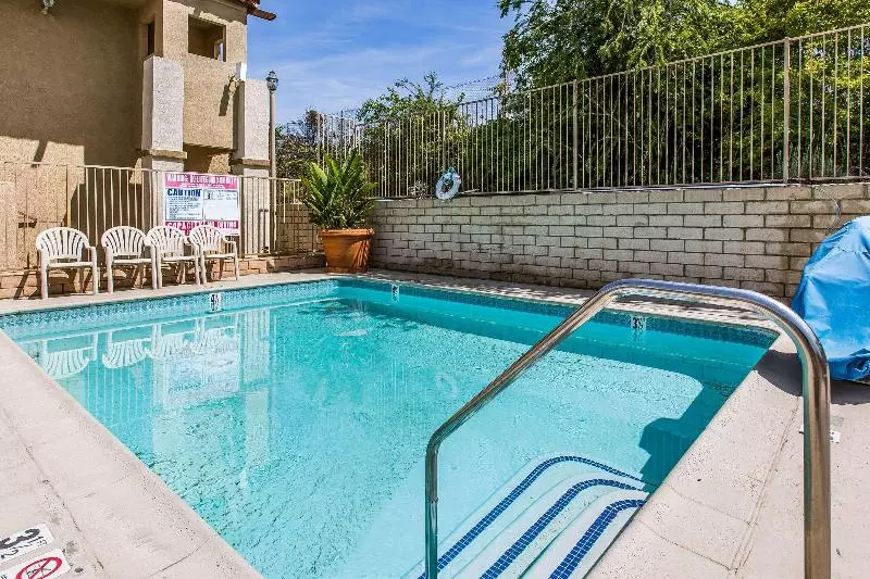 酒店 Quality Inn Lake Elsinore I 15