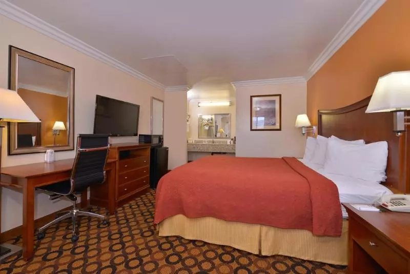 酒店 Quality Inn Lake Elsinore I 15