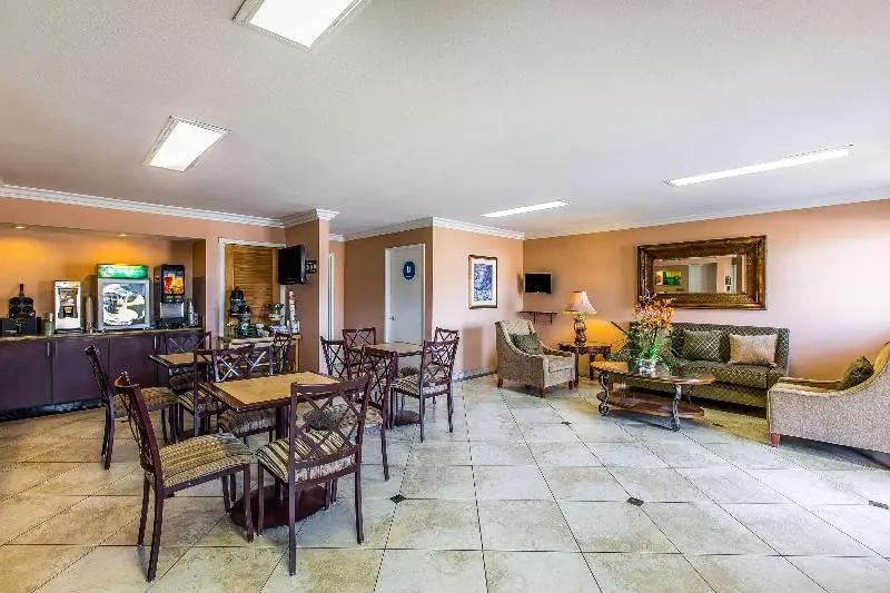 酒店 Quality Inn Lake Elsinore I 15